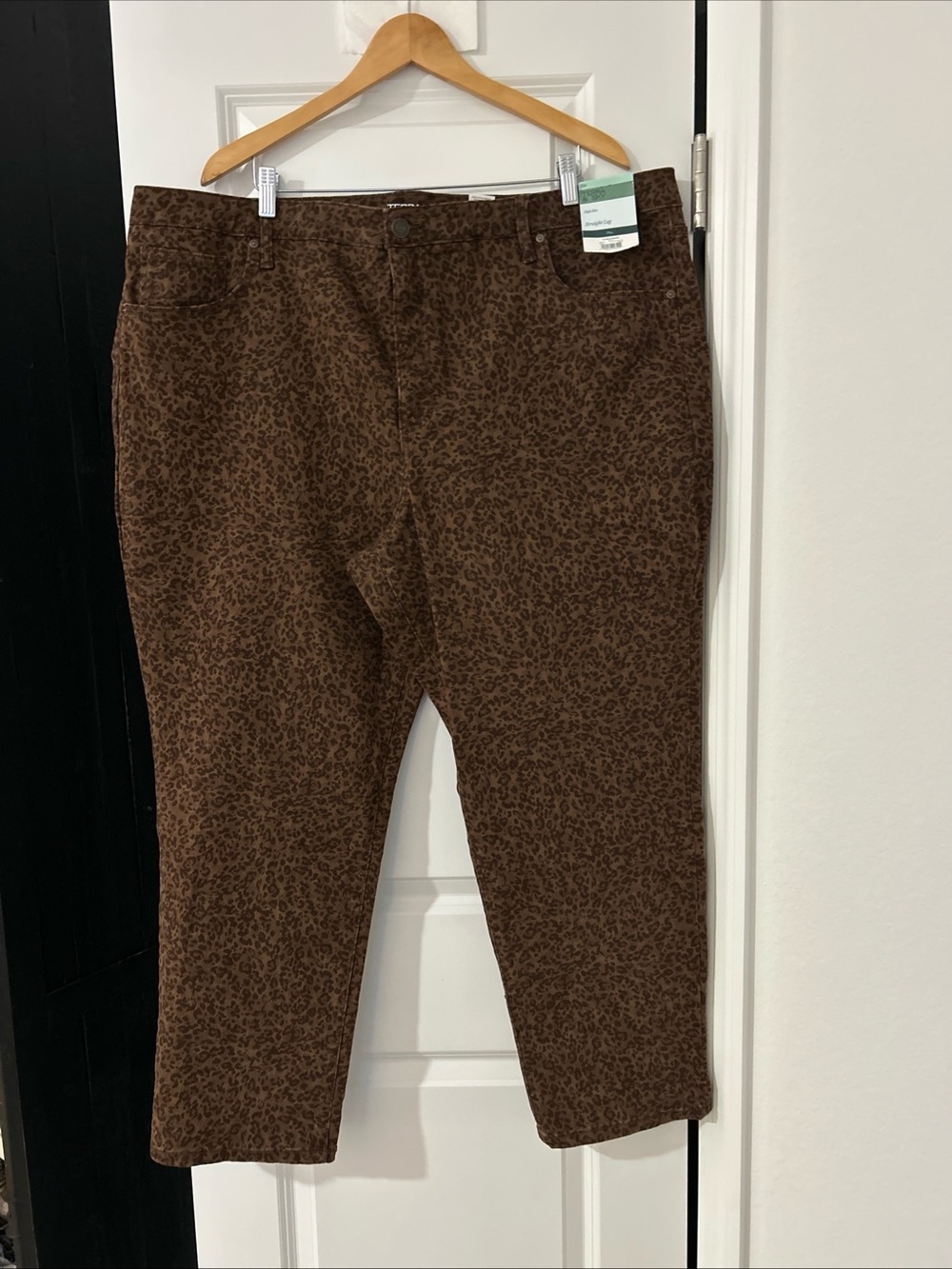 Terra & Sky Women's Straight Leg High Rise Jeans, Leopard/Brown- 22w- NWT